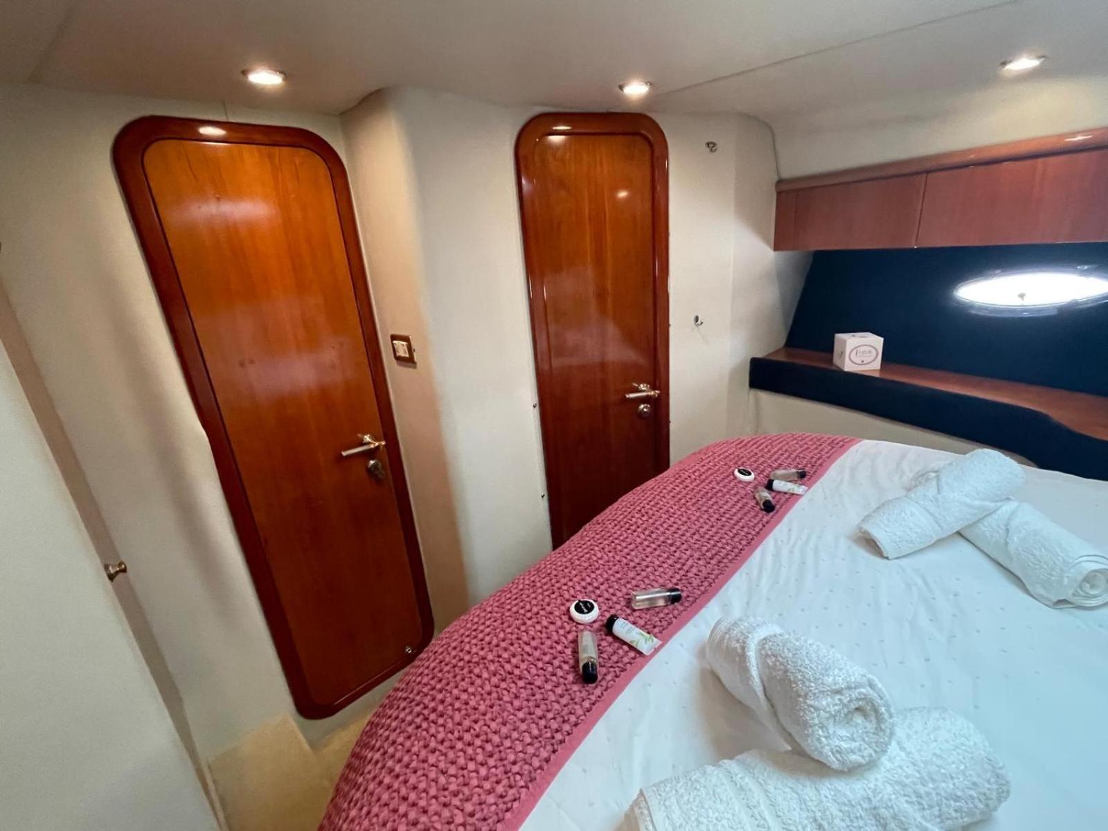 Boat Accommodation Ltd Torquay Exteriér fotografie
